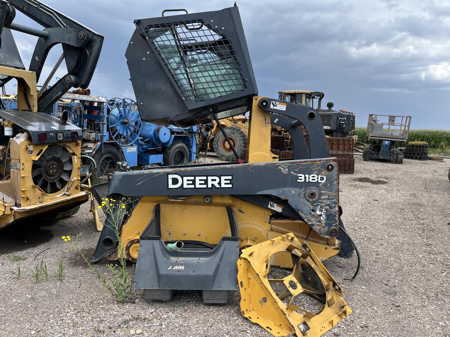 ./imagenes/INVOICE/2019/16000/MINICARGADOR 318D JOHN DEERE PARA REFACCIONES (2).JPG